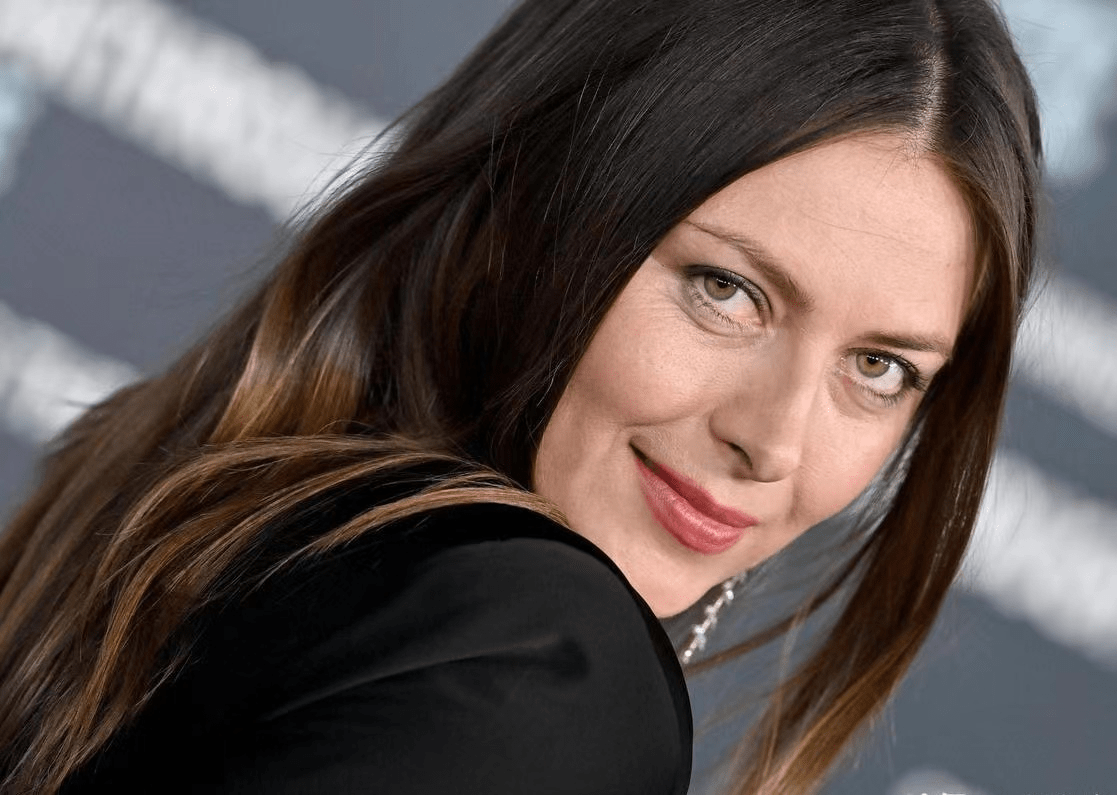 芒果体育-G2前途光明！，莎拉波娃新星晋级下一阶段表现突出全场沸腾不已(卢斯波顿属于哪个家族)