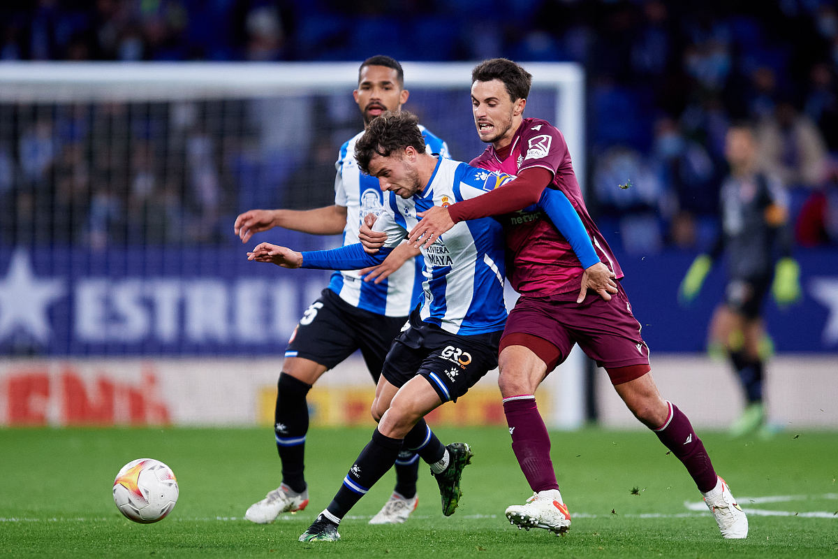 芒果体育-关于今夜西甲焦点战，夏洛特黄蜂单刀错失，球迷炸锅，球队文化再被提及的信息