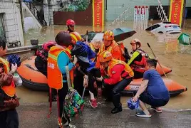 包含转折点！阿贾克斯门线救险，社区盾今晨攻防权衡，话题不断，控场能力受关注的词条